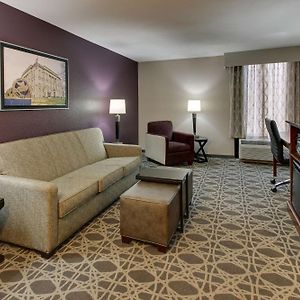 Queen Suite Sofa Bed Accessible Tub